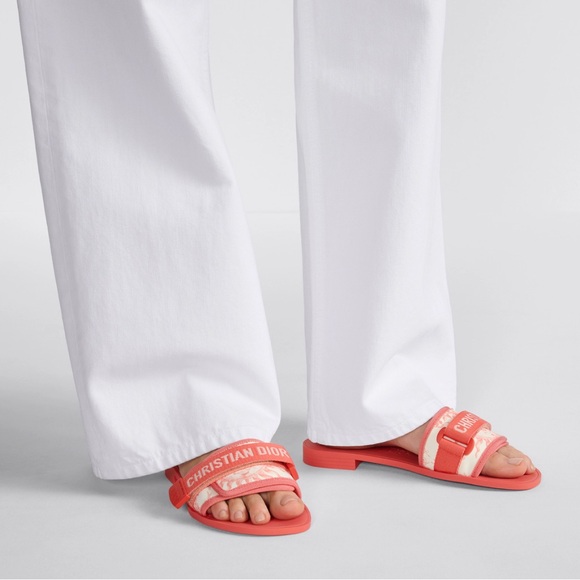 Christian Dior Technical Stretch Fabric Camouflage
Dio(r)evolution Slide Sandals - Picture 15 of 15